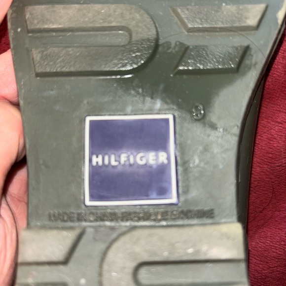 Tommy Hilfiger rain boots, size 9, army green and navy with scarlet interior - Picture 3 of 4